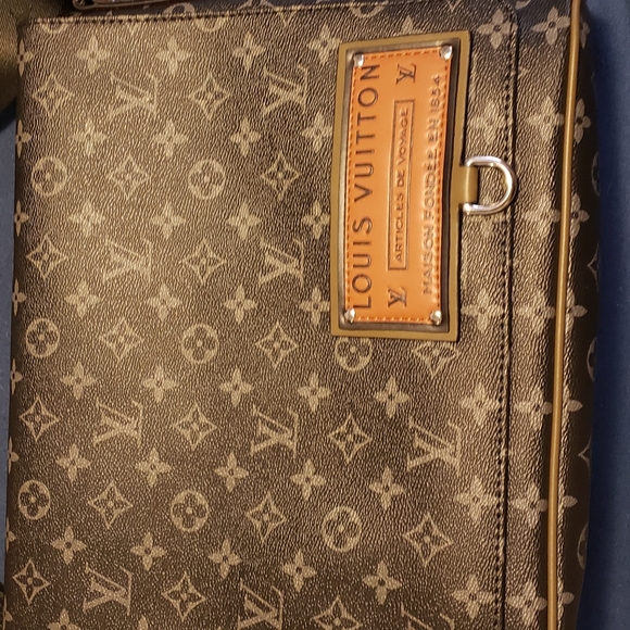 LV messenger bag - Picture 5 of 9